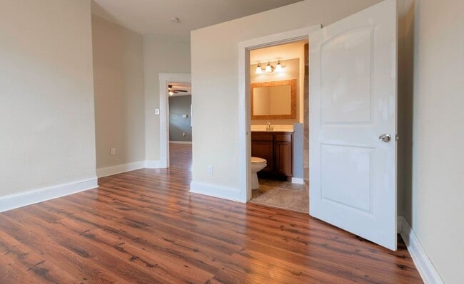 Photo - Knoxville 37917 - 3 bedroom, 2.5 bath, completely renovated home with extra storage. - Call Tom P...