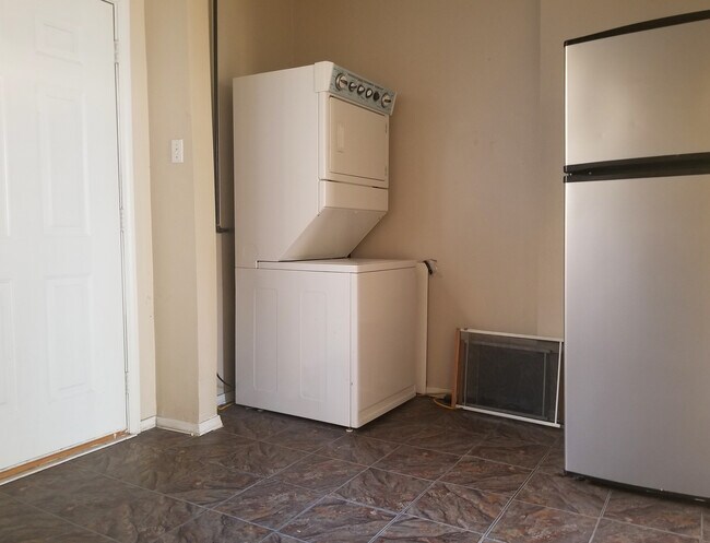 Photo - 1070 W Granville Ave