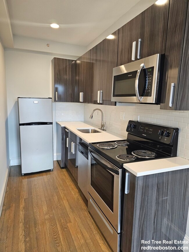 Building Photo - 11 Peterborough St Rental