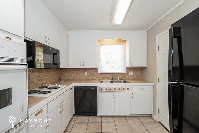 Photo - 108 Henrietta Dr