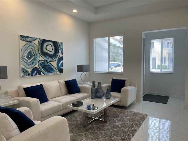 Photo - 1310 Pioneer Way