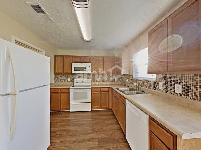 Photo - 1327 Bundy Dr