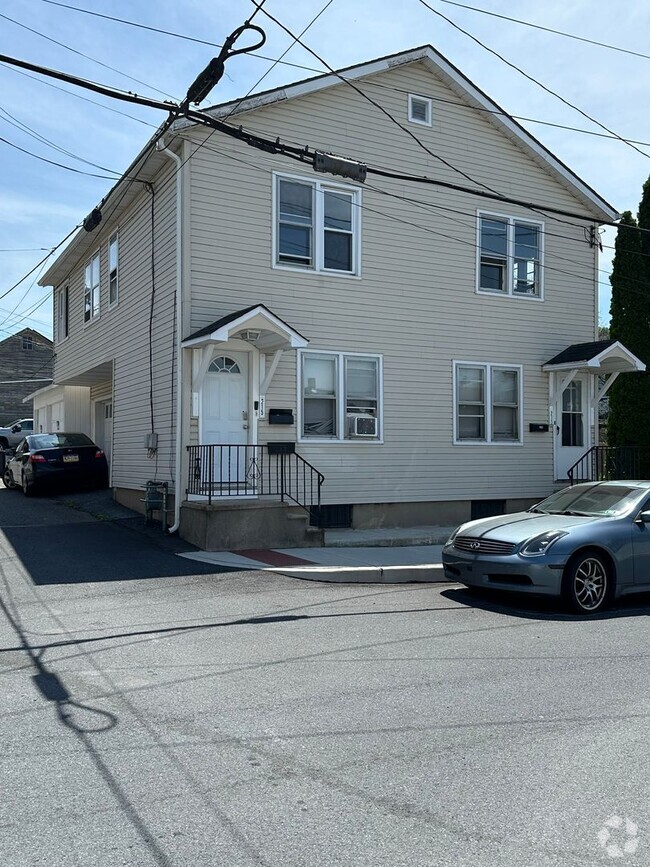 Building Photo - 213-215 E Franklin St Unit 215 Rental