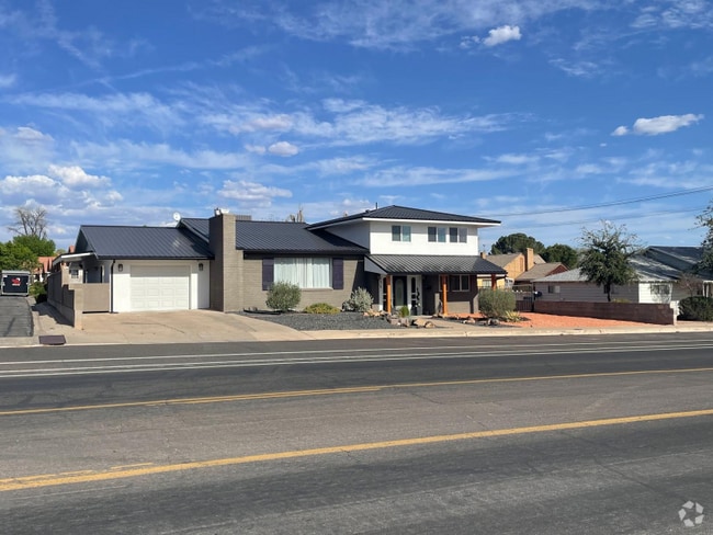 Building Photo - 175 S 400 E Rental