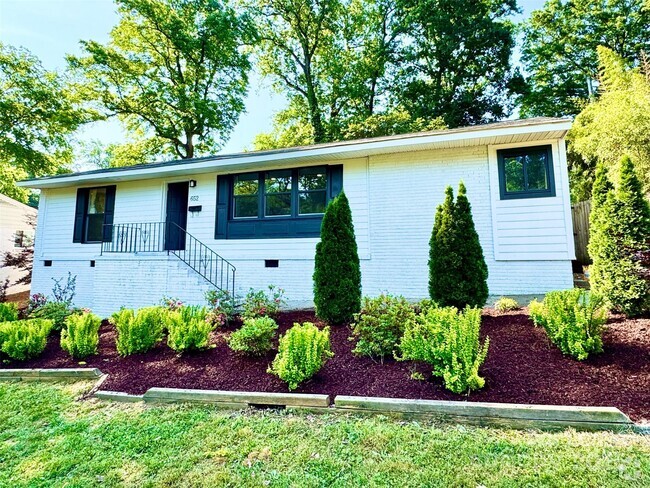 Building Photo - 652 Manhasset Rd Rental