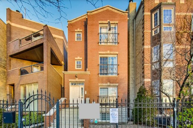 Building Photo - 2817 N Damen Ave Unit 1 Rental