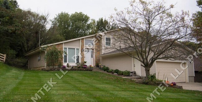 8 Pinehurst Ct