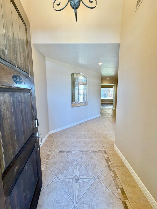 Photo - 4 bed, 2 bath home in the quiet and desirable Castle Rock subdivision.  **PET FRIENDLY**