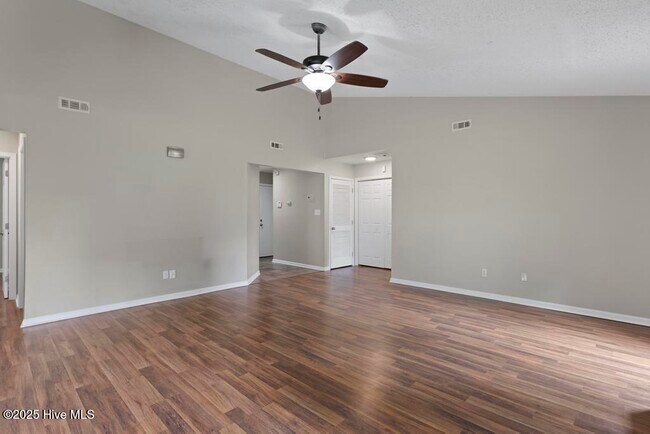 Photo - 122 Silver Leaf Dr