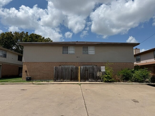 Building Photo - 3609 Hereford Ln Rental