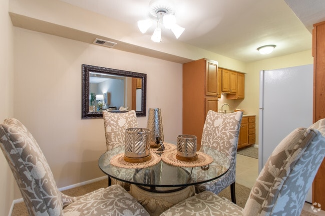 2BR, 1BA - 960 SF Model