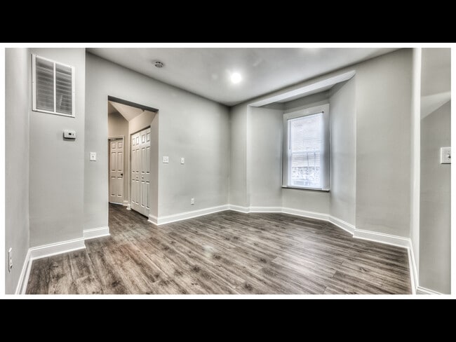 2220 Lyndhurst Ave