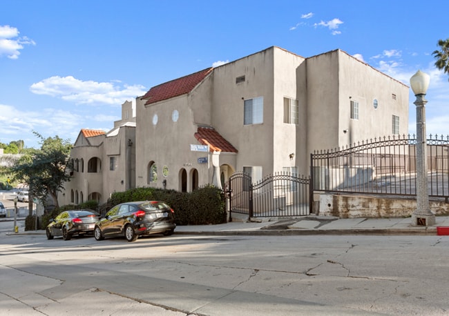 Building Photo - Heart of Hollywood | Large 2 Bedroom