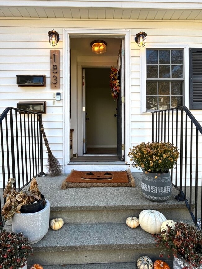 Photo - Rosemont Updated 2 Bedroom Unit