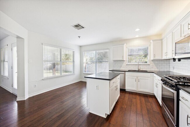 Photo - 15721 Ecorio Dr