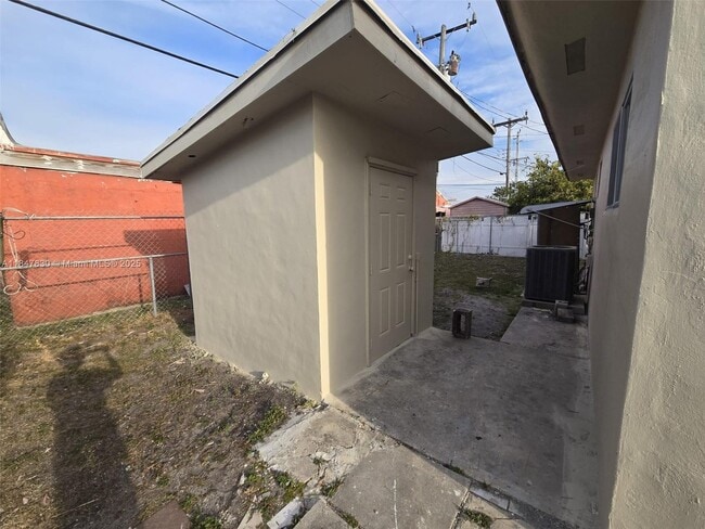 Photo - 882 NW 26th Ave Unit B