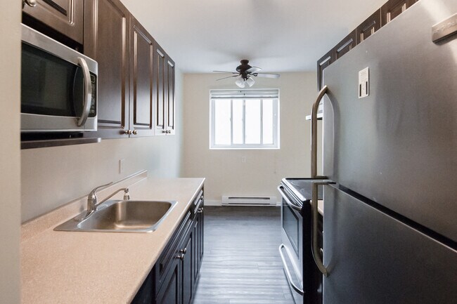 1BDR - Kitchen - 30 Hargrave Apartment