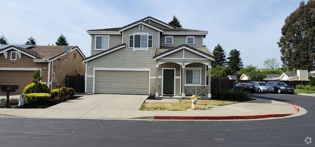 Building Photo - Beautiful Large Bi-Level 3 bed 2.5 Bath Ho... Rental