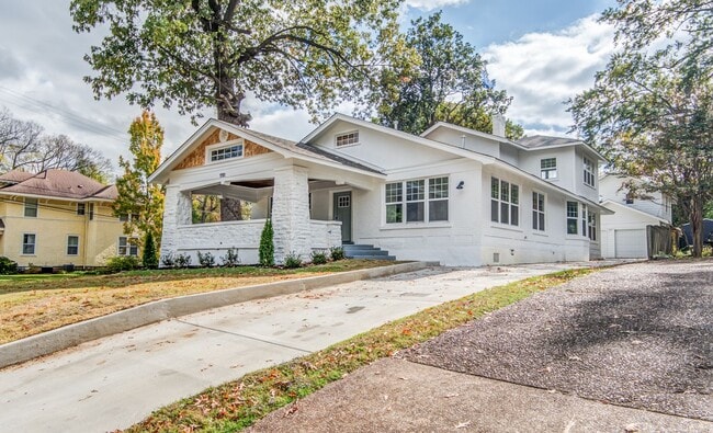 Building Photo - Elegant Midtown Memphis Single-Family Home...