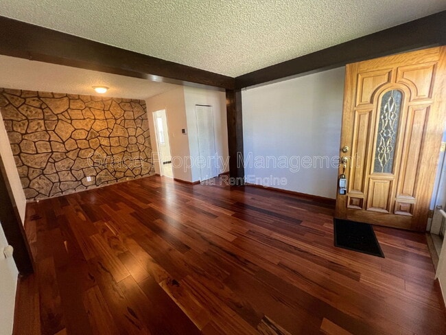 Photo - 8910 Hoyt Dr