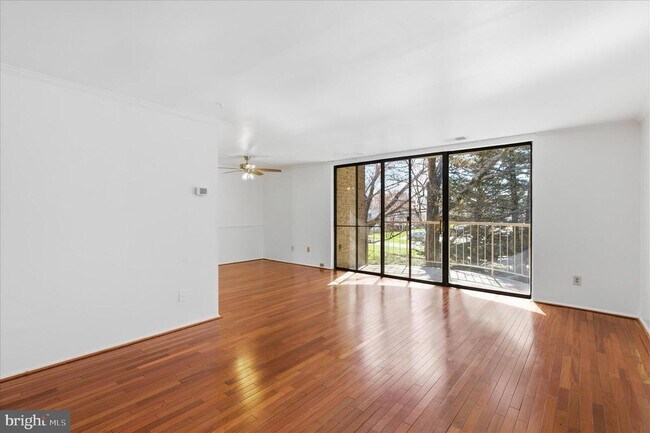 Photo - 3360 Huntley Sq Dr Unidad B1