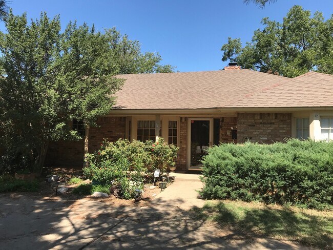 Wow 4 bedroom 3 bath 2 garage almost 3000... - Wow 4 bedroom 3 bath 2 garage  almost 3000... Casa