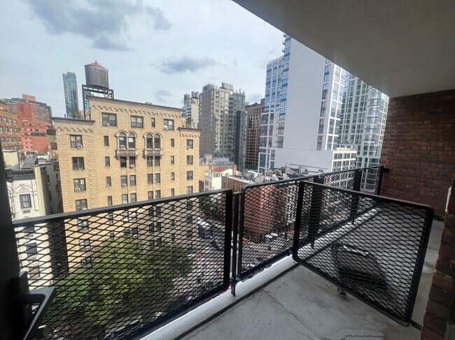 Building Photo - 165 E 35th St Unit 10H Rental