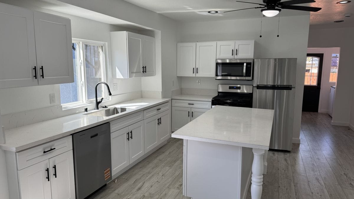 Photo - 5325 Latham St