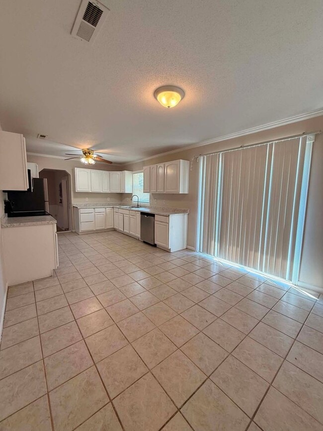 Photo - 104 Yellowleaf Dr