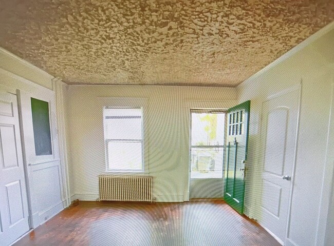 Photo - Minutes to Grounds / 5 Bedroom / 2 Bathroom