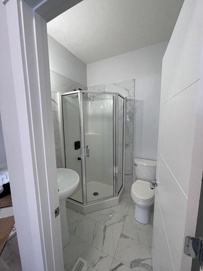 Photo - 547 Kalra St.