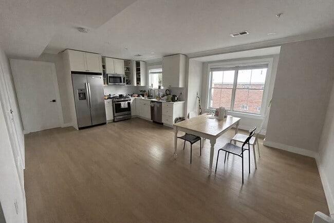 Building Photo - 13 Greylock Rd Unit 3