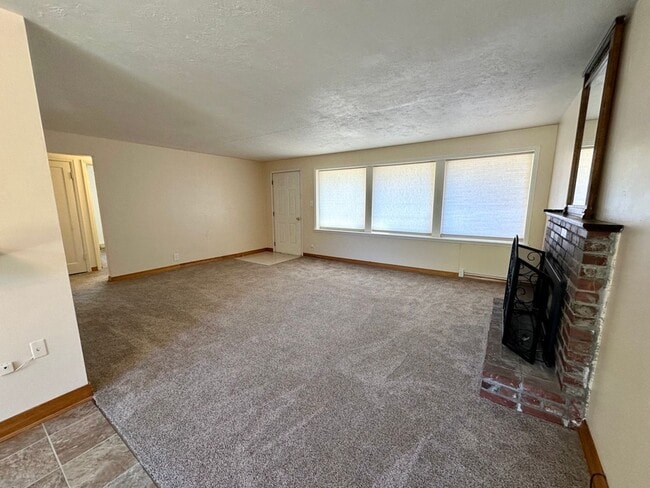 1003 Vista Rd