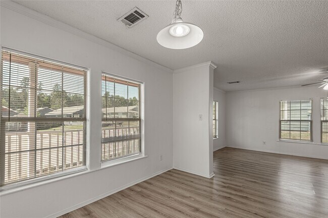 Photo - 112 Varsity Dr