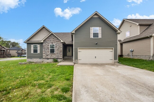 Building Photo - Pet Friendly Three Bedroom with Bonus!