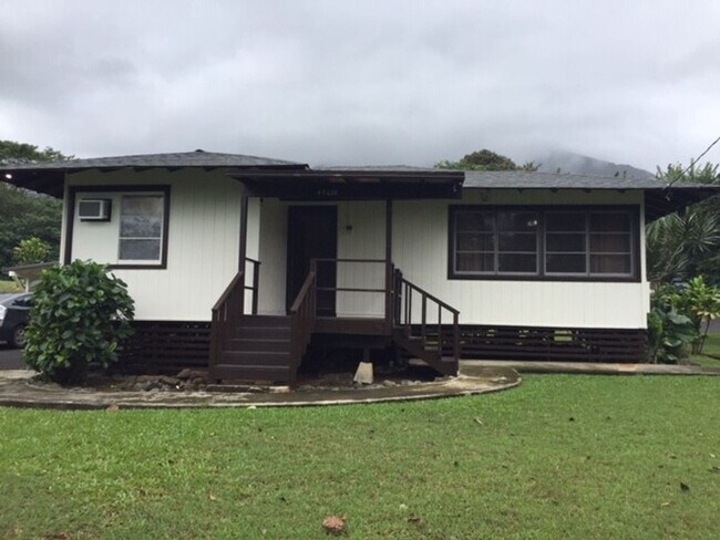 Building Photo - 3 BED 1 BATH BIG YARD  WITH CARPORT KANEOHE Rental