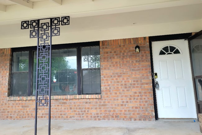 Photo - 4400 Hodgkins Rd