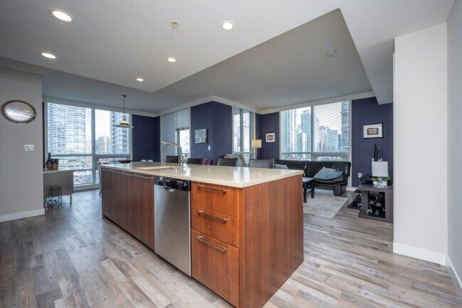 Photo - 1118-712 12 Ave SW