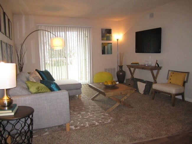 Photo - 105 Village Ln