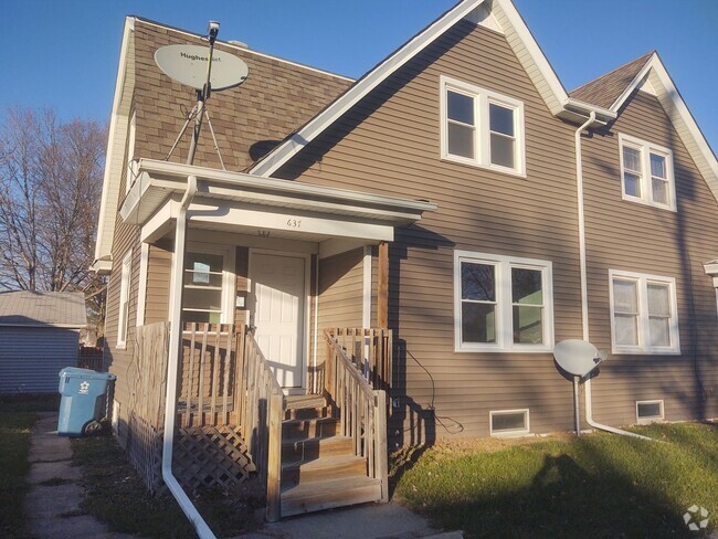 Building Photo - 2 bedroom 1 bathroom unit Rental