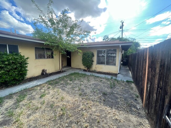 Building Photo - 2 bedroom 1 bath duplex for rent!!! Rental