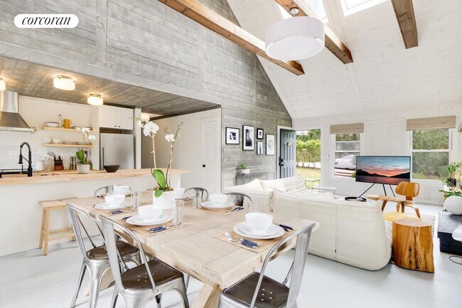 Photo - 329 Newlight Ln