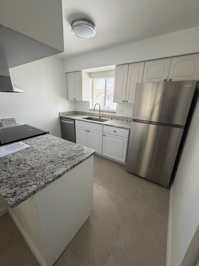 Building Photo - 2701 Pine Lake Terrace Unit C