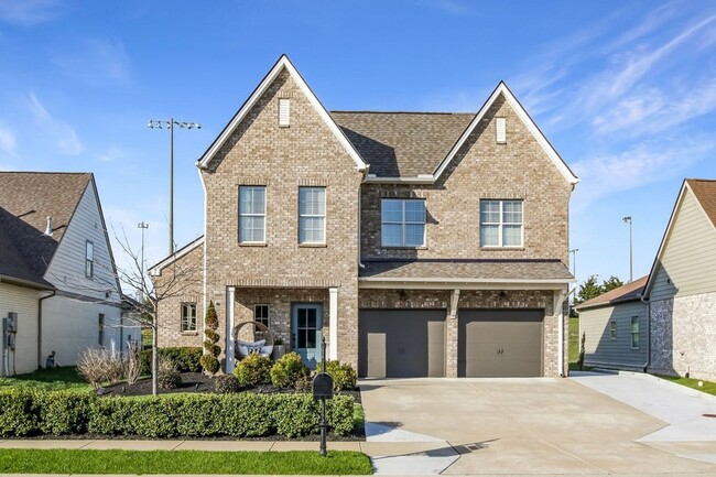 Photo - 647 Sire Ave