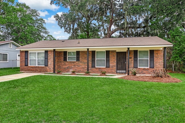 Photo - 2212 N Parkwood Dr