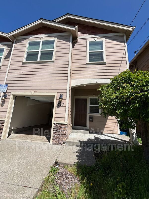 Photo - 347 Norway St NE