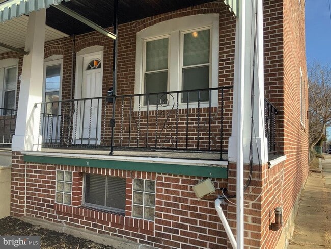 Building Photo - 254 Cedar Ave