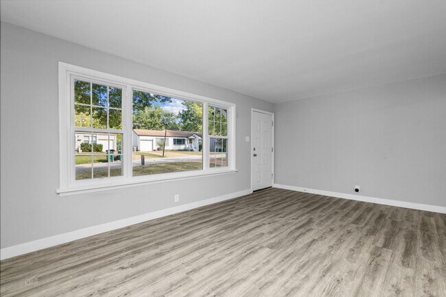 Photo - 1122 Roxton Dr