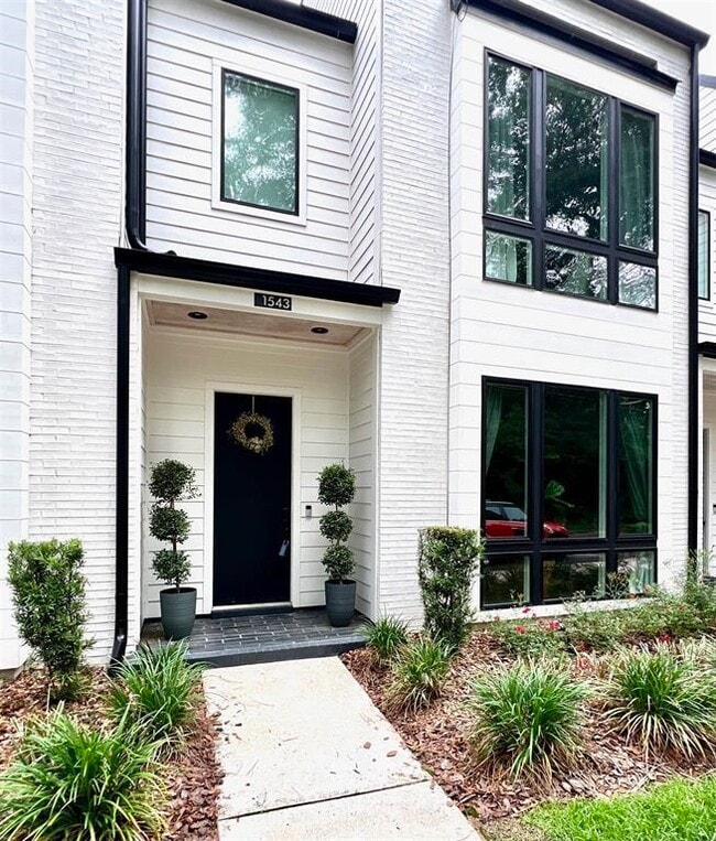 Building Photo - 1543 Pine St