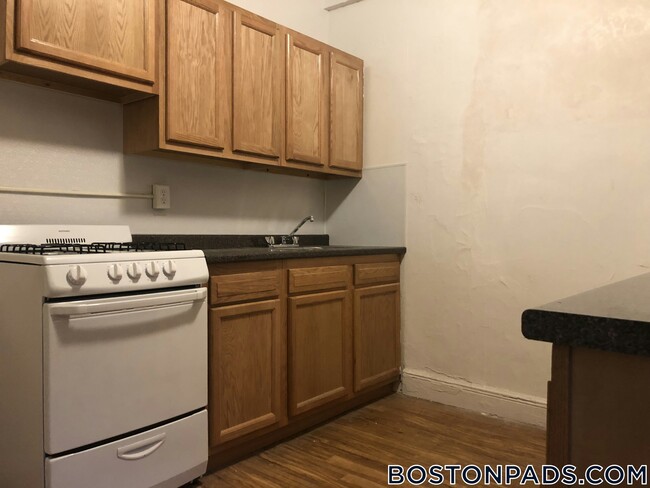 Building Photo - 1810 Commonwealth Ave Rental